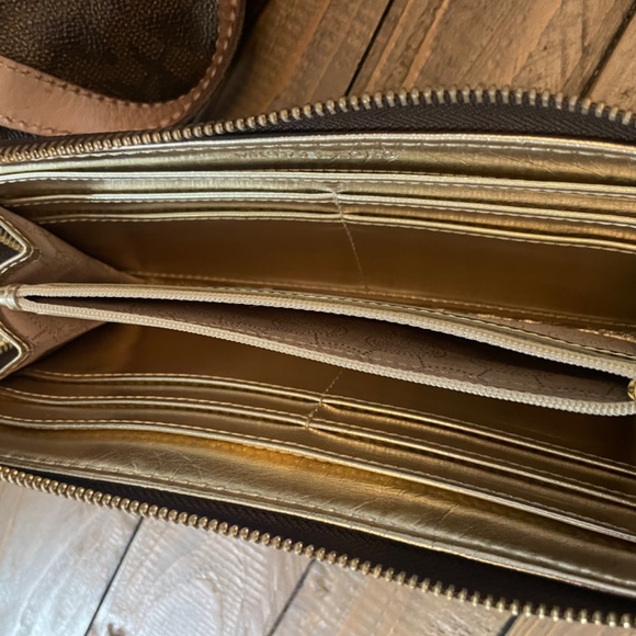 Michael Kors Handbag - Picture 3 of 6